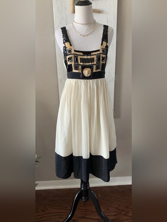 Dresses & Skirts - Embellished Black & Cream Sleeveless Party Dress